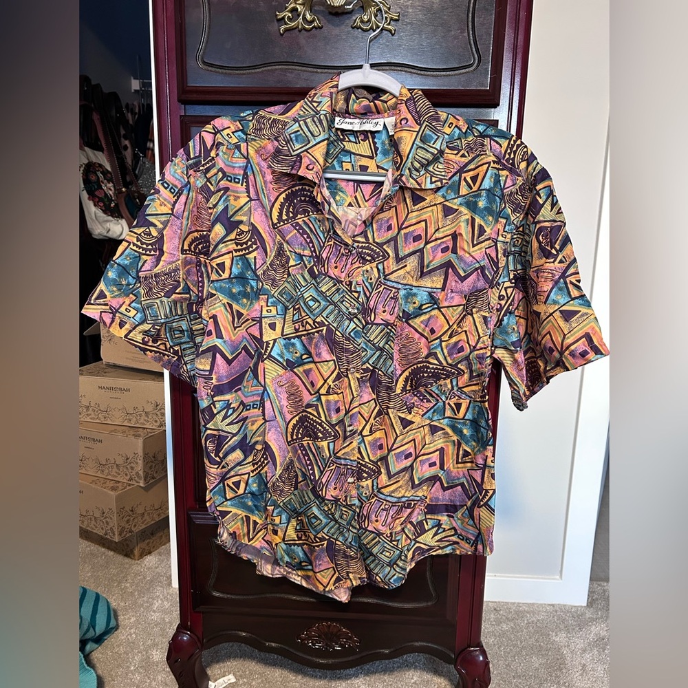 Jane Ashley 100% Silk Multicolor Geometric Pattern Women’s Button Top